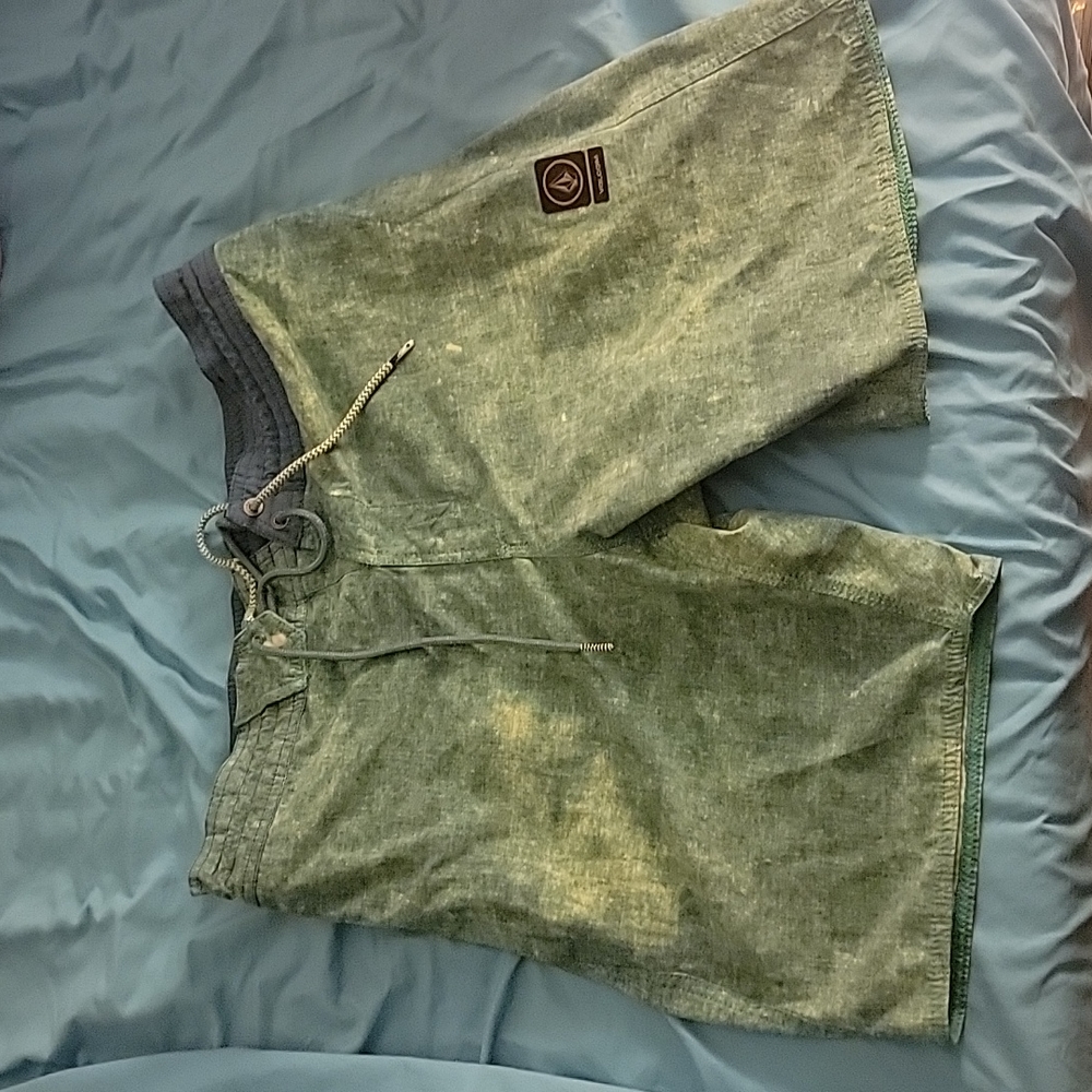 Volcom shorts
